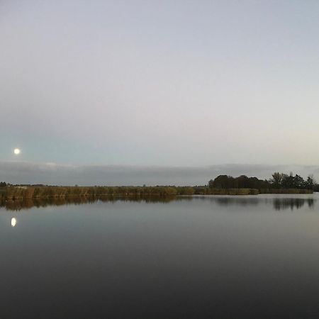 Over Lake Monnickendam Exterior foto